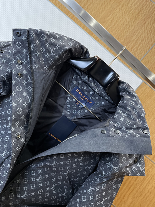 ルイヴィトン 全面モノグラムスキーダウンジャケット