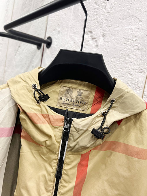 バーバリー 公式サイトと同じジャケット