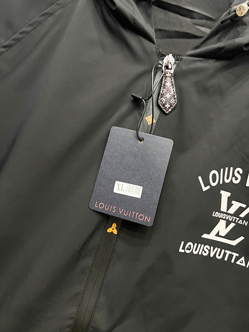 ルイヴィトンコピー LOUIS VUITTON 新モデル公式サイトと同じジャケット