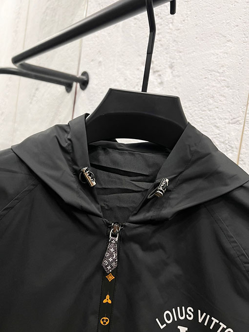 ルイヴィトンコピー LOUIS VUITTON 新モデル公式サイトと同じジャケット