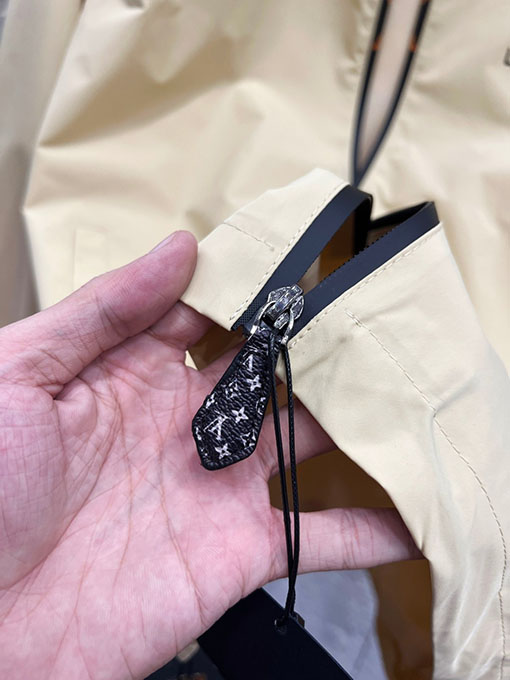 ルイヴィトンコピー LOUIS VUITTON 新モデル公式サイトと同じジャケット