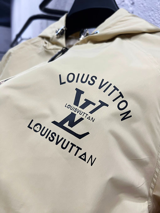 ルイヴィトンコピー LOUIS VUITTON 新モデル公式サイトと同じジャケット