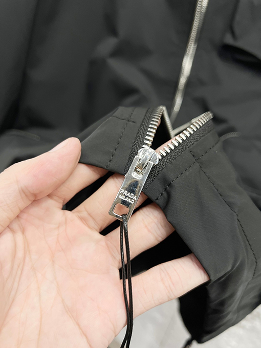 プラダスーパーコピー 新しいトライアングルロゴメンズジャケット