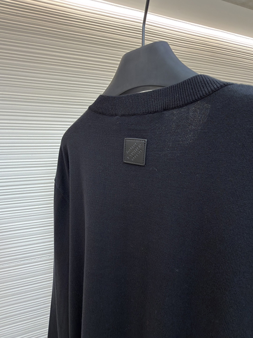 ルイヴィトン 刺繍入り火山インレイニットセーター