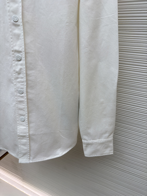 グッチスーパーコピー 家紋の刺繍入りデニムシャツ