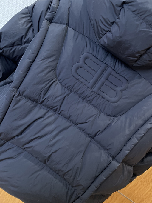 バレンシアガ BALENCIAGA アップリケフード付きダウンジャケット