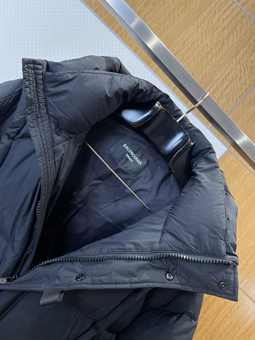 バレンシアガ BALENCIAGA アップリケフード付きダウンジャケット