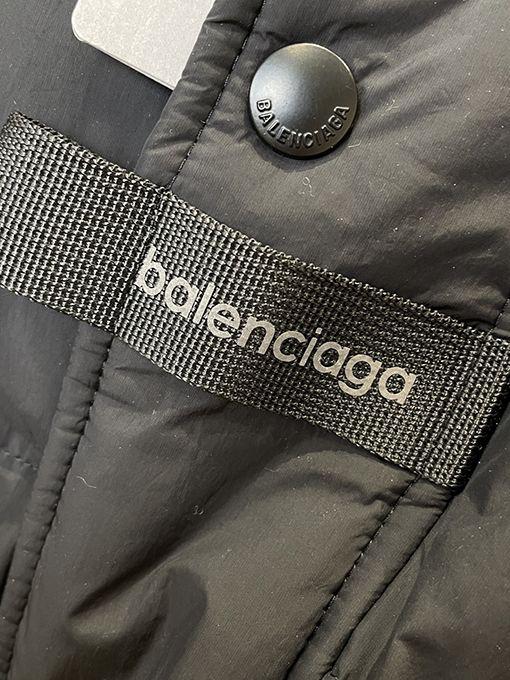 バレンシアガ BALENCIAGA アップリケフード付きダウンジャケット