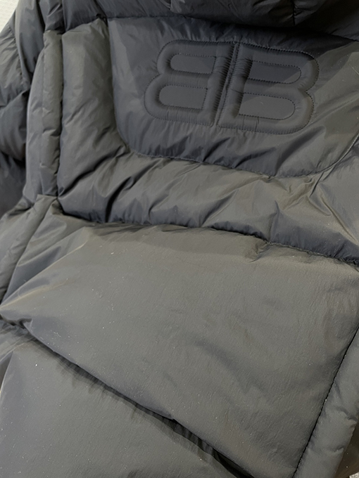 バレンシアガ BALENCIAGA アップリケフード付きダウンジャケット