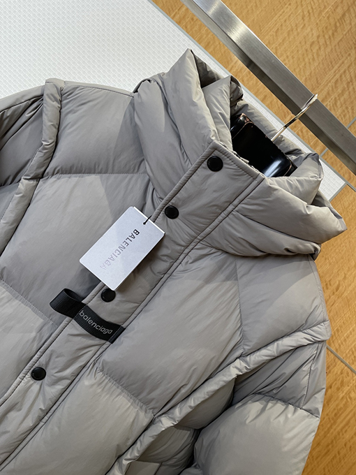 バレンシアガ BALENCIAGA アップリケフード付きダウンジャケット