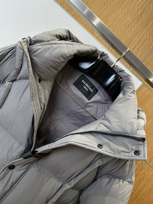 バレンシアガ BALENCIAGA アップリケフード付きダウンジャケット