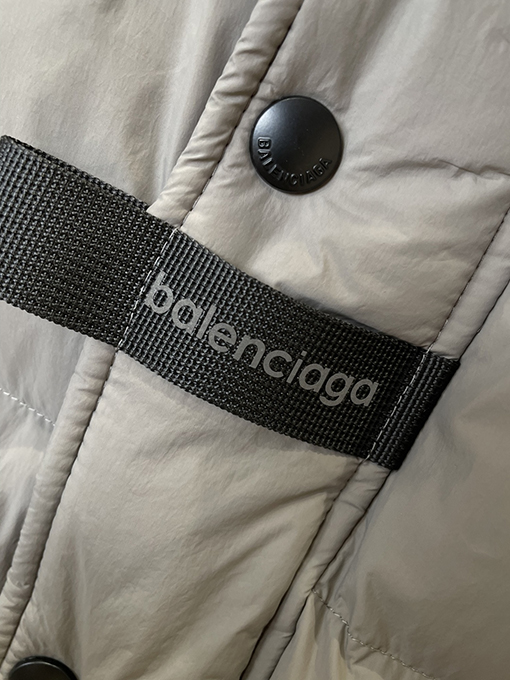 バレンシアガ BALENCIAGA アップリケフード付きダウンジャケット