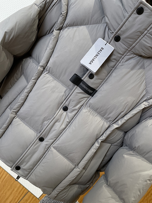 バレンシアガ BALENCIAGA アップリケフード付きダウンジャケット