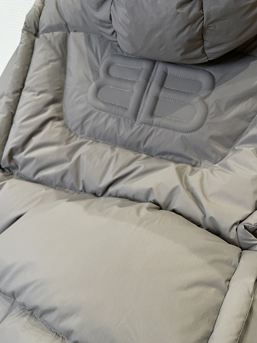 バレンシアガ BALENCIAGA アップリケフード付きダウンジャケット