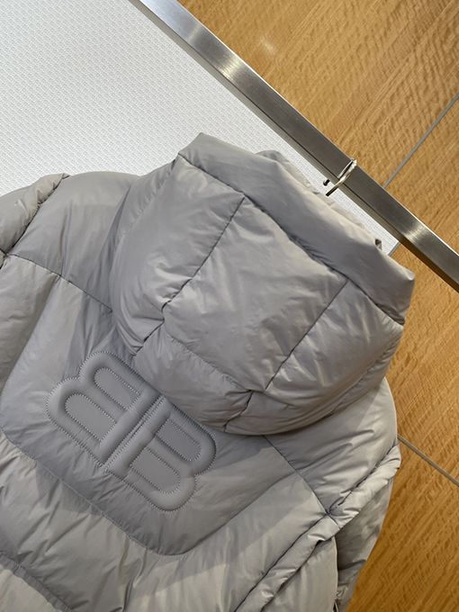 バレンシアガ BALENCIAGA アップリケフード付きダウンジャケット