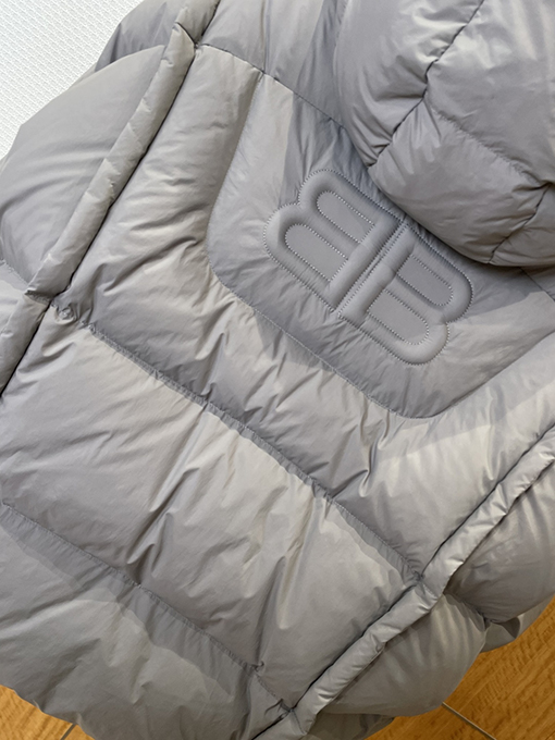 バレンシアガ BALENCIAGA アップリケフード付きダウンジャケット