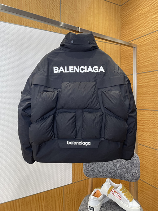 バレンシアガスーパーコピー BALENCIAGA ワークウェアスタイルのダウンジャケット