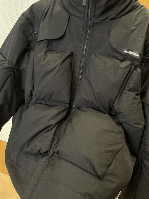 バレンシアガスーパーコピー BALENCIAGA ワークウェアスタイルのダウンジャケット