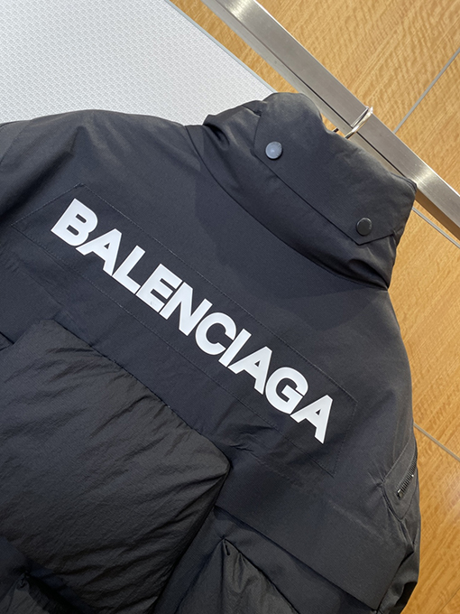 バレンシアガスーパーコピー BALENCIAGA ワークウェアスタイルのダウンジャケット