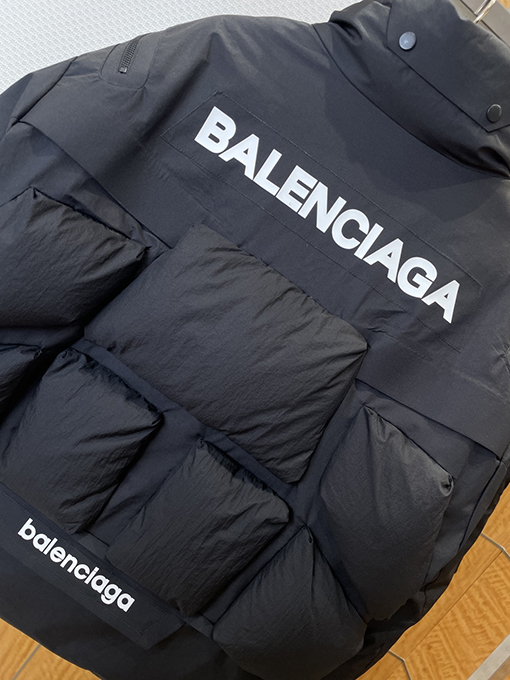 バレンシアガスーパーコピー BALENCIAGA ワークウェアスタイルのダウンジャケット