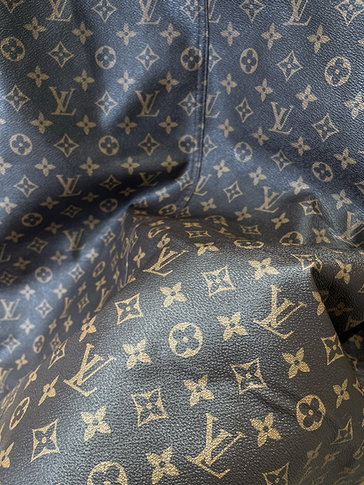 ルイヴィトン 全体にモノグラムプリントをしたファーカラーのフード付きパーカー