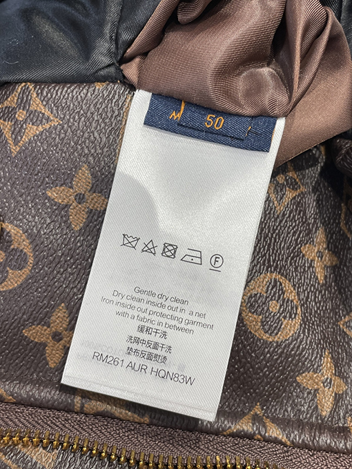 ルイヴィトン 全体にモノグラムプリントをしたファーカラーのフード付きパーカー