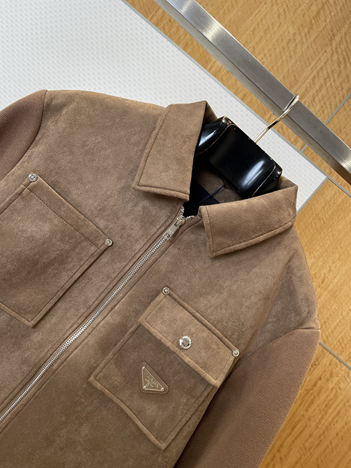 プラダコピー エナメルのトライアングルロゴスエードパッチワークニットジャケット