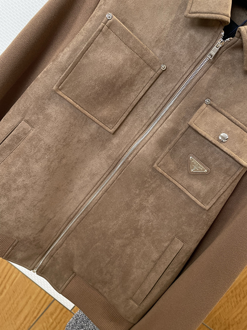 プラダコピー エナメルのトライアングルロゴスエードパッチワークニットジャケット