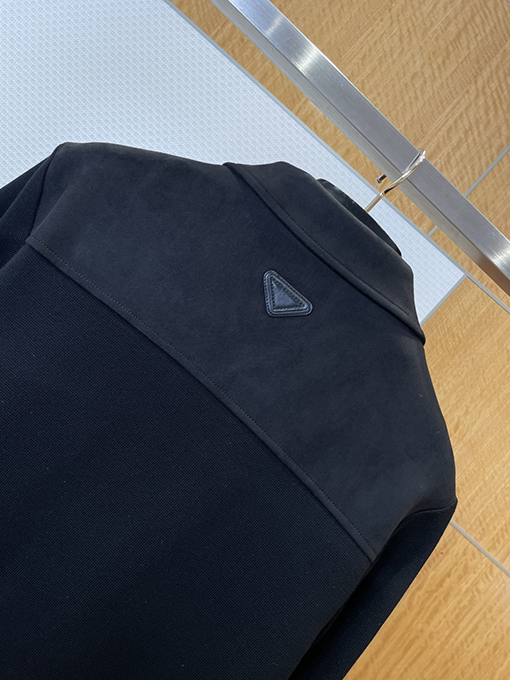 プラダコピー エナメルのトライアングルロゴスエードパッチワークニットジャケット