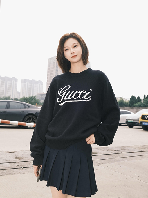 グッチコピー レタージャカードクルーネックニットセーター