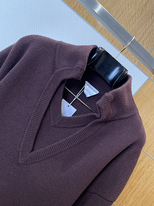 ボッテガヴェネタ Vネックニットセーター