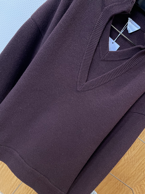 ボッテガヴェネタ Vネックニットセーター