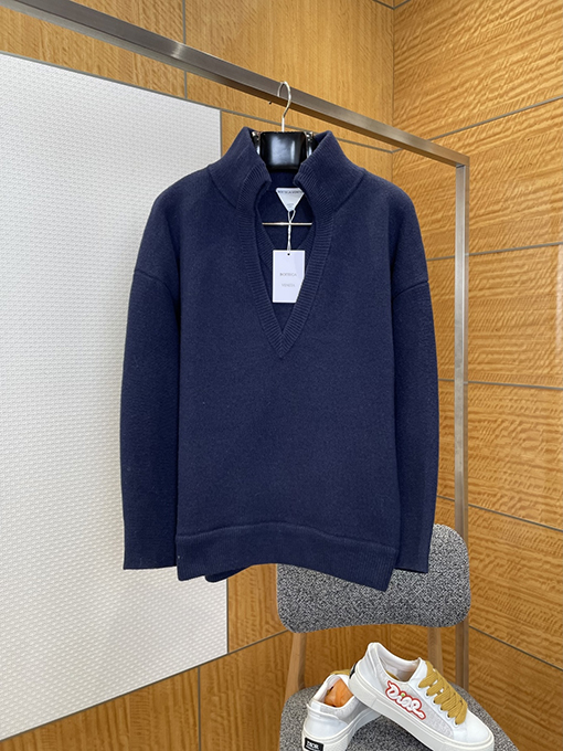 ボッテガヴェネタ Vネックニットセーター