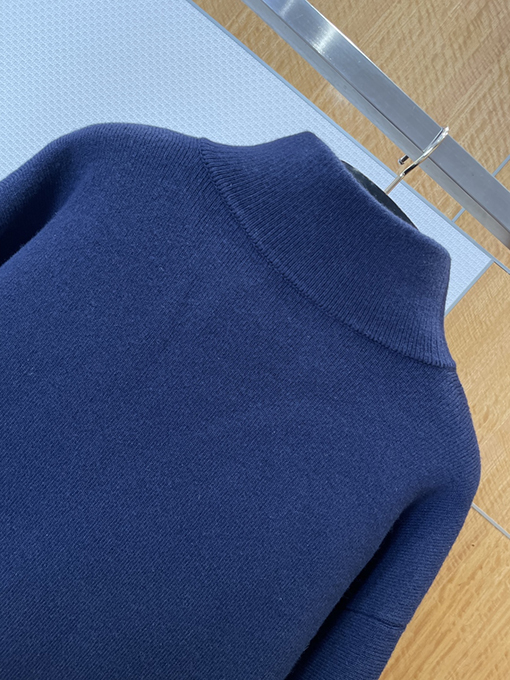 ボッテガヴェネタ Vネックニットセーター