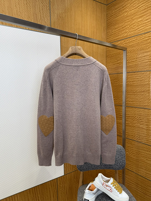 ボッテガヴェネタスーパーコピー 袖に装飾のあるVネックニットカーディガン