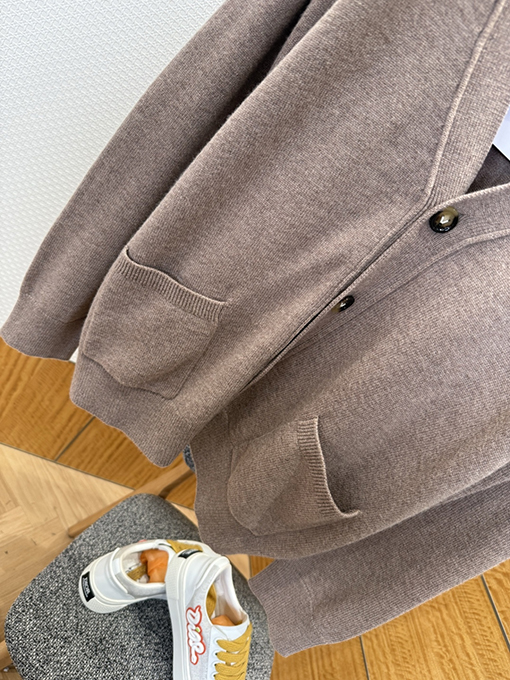 ボッテガヴェネタスーパーコピー 袖に装飾のあるVネックニットカーディガン