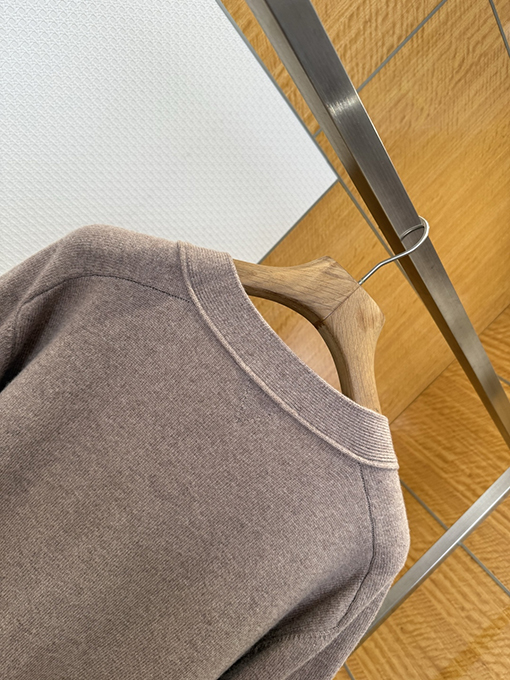 ボッテガヴェネタスーパーコピー 袖に装飾のあるVネックニットカーディガン