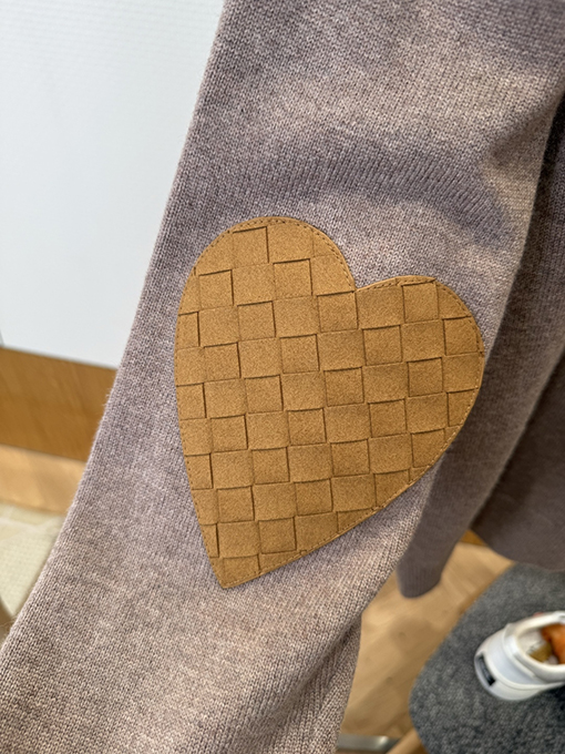 ボッテガヴェネタスーパーコピー 袖に装飾のあるVネックニットカーディガン