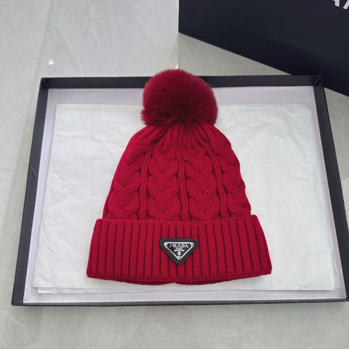 プラダコピー 三角ロゴポンポンニット帽