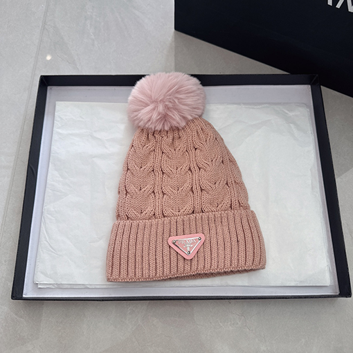プラダコピー 三角ロゴポンポンニット帽