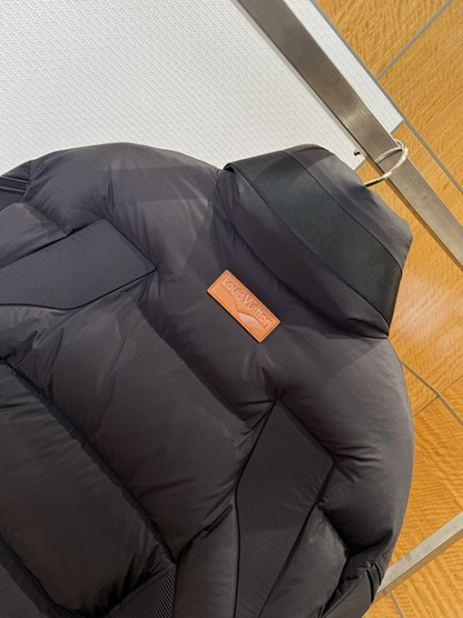 ルイヴィトン LOUIS VUITTON レザーラベルスタンドカラーダウンジャケット