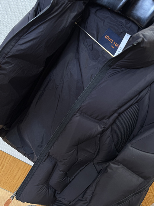 ルイヴィトン LOUIS VUITTON レザーラベルスタンドカラーダウンジャケット