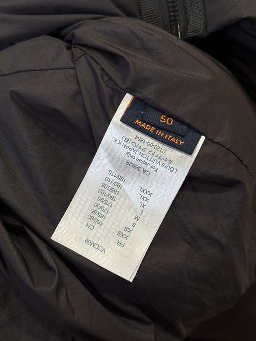 ルイヴィトン LOUIS VUITTON レザーラベルスタンドカラーダウンジャケット