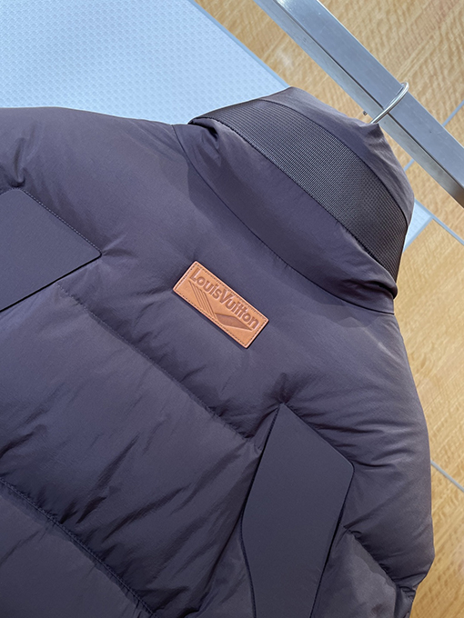 ルイヴィトン LOUIS VUITTON レザーラベルスタンドカラーダウンジャケット
