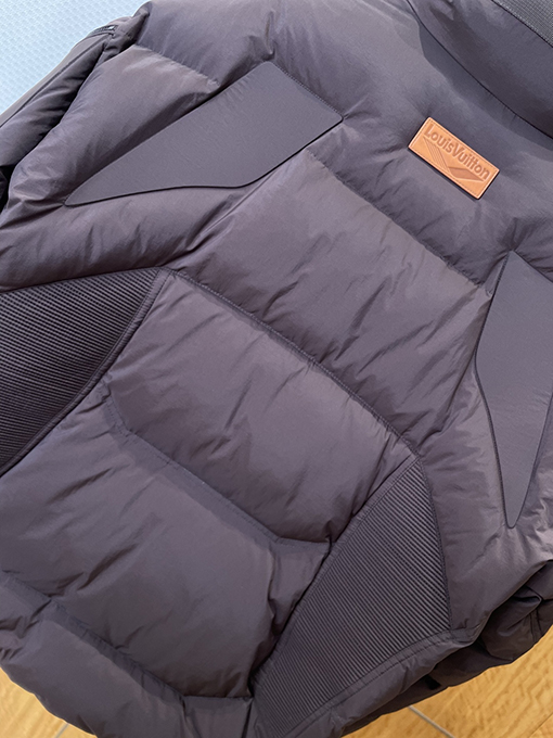 ルイヴィトン LOUIS VUITTON レザーラベルスタンドカラーダウンジャケット