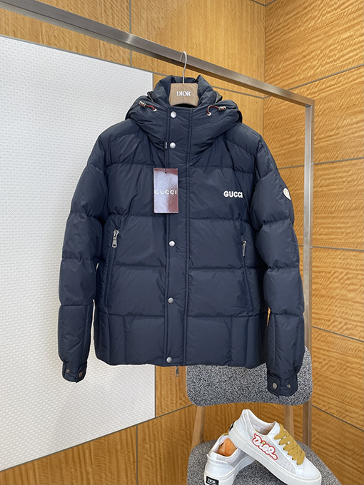 グッチコピー GUCCI 刺繍ロゴフード付きダウンジャケット