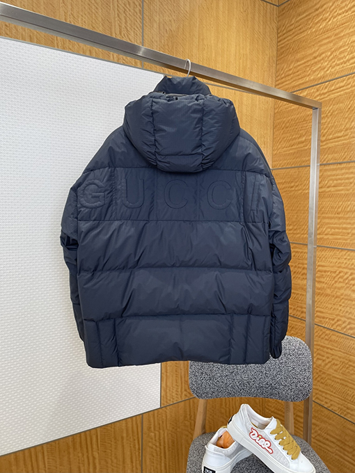 グッチコピー GUCCI 刺繍ロゴフード付きダウンジャケット