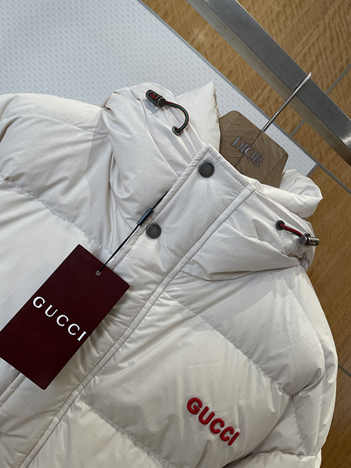 グッチコピー GUCCI 刺繍ロゴフード付きダウンジャケット