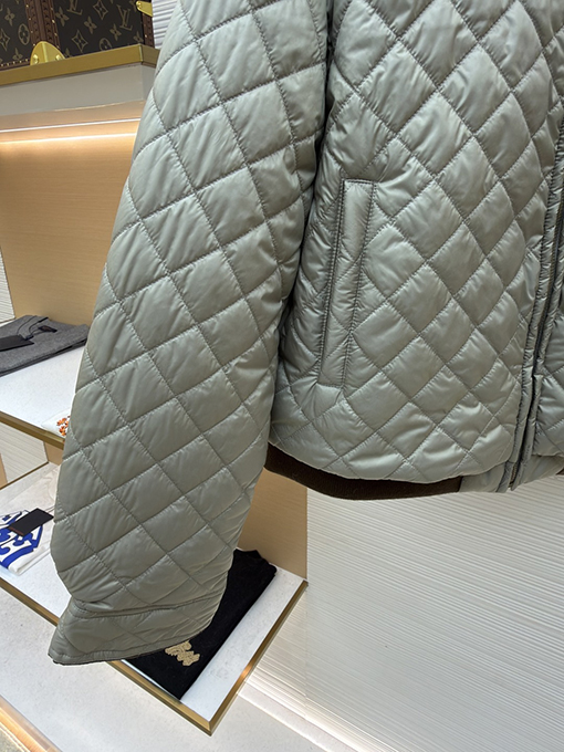 ロエベ ダイヤモンド柄シープスキンダウンジャケット