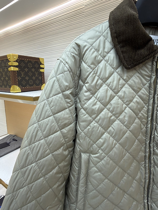 ロエベ ダイヤモンド柄シープスキンダウンジャケット